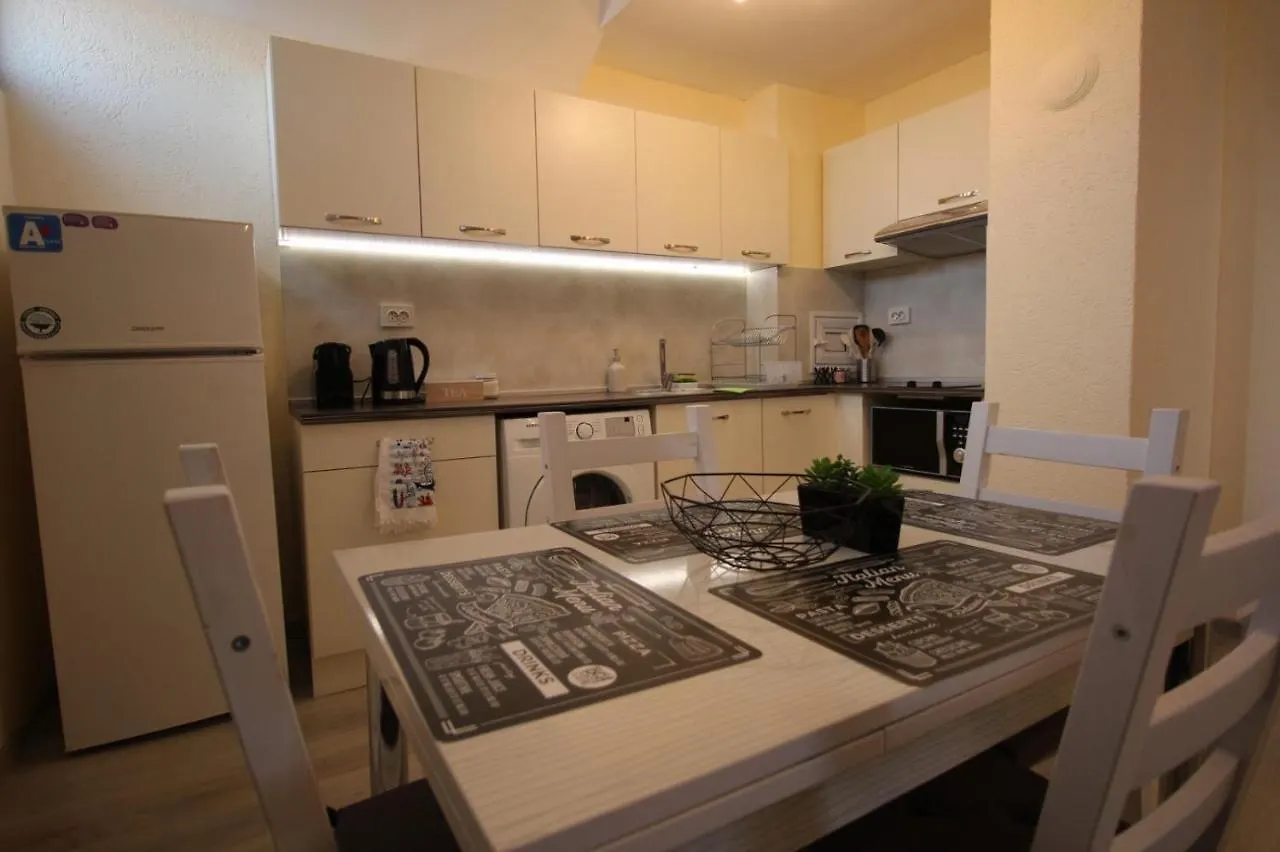 Apartment Happy Holiday Lazur Burgas 0*,  Bulgaria